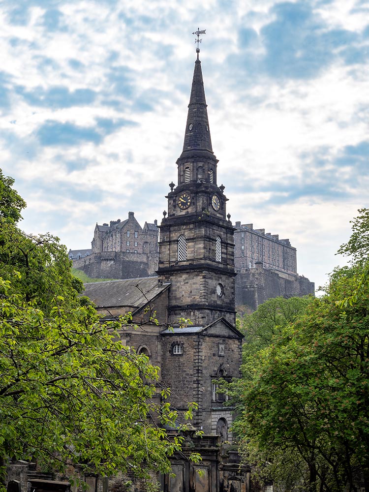 Edinburgh Castle taxi trip with CarPlusTransfers reliable services